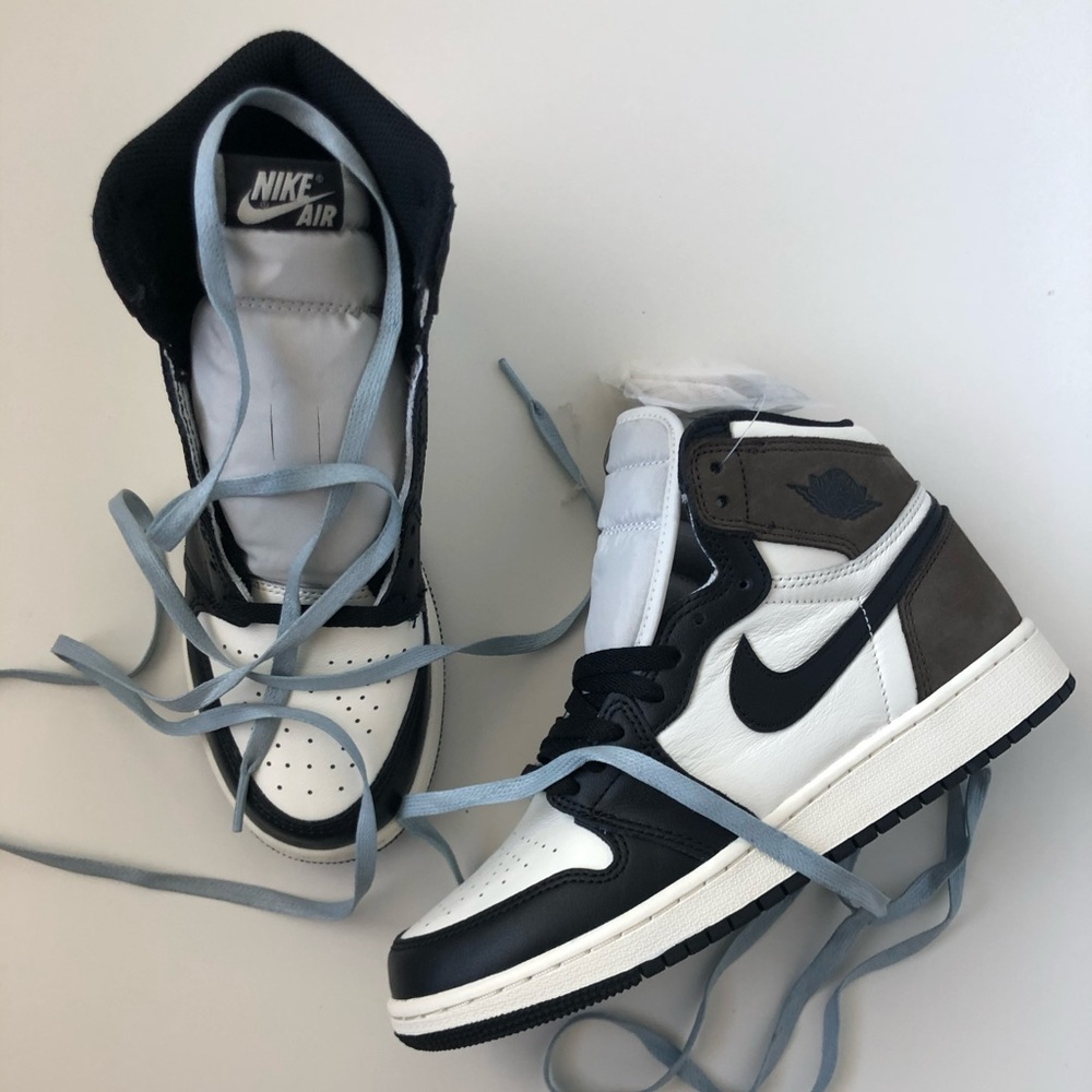 Air Jordan 1 Retro High OG Dark Mocha GS 6.5 575441-105